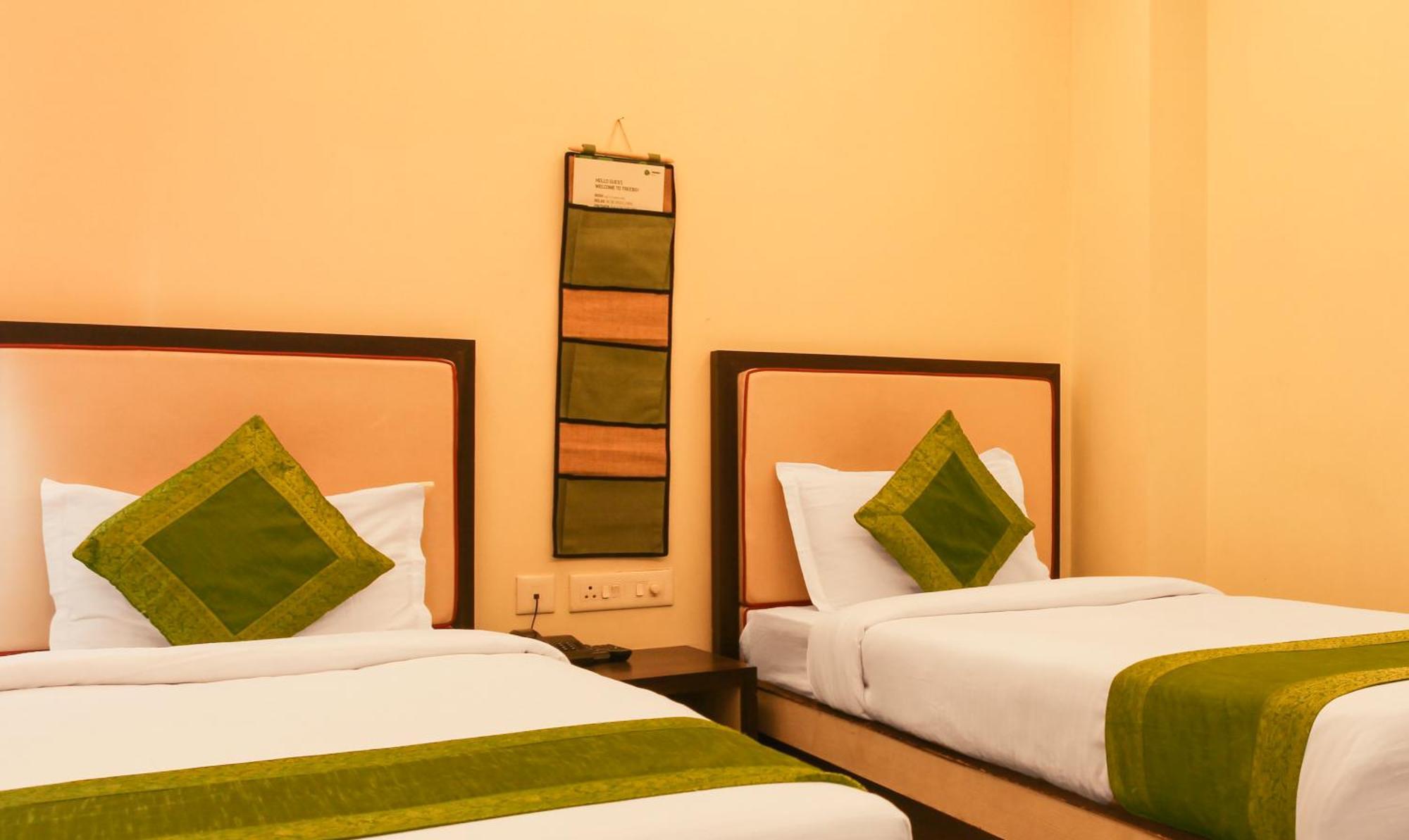Hotel Janki International Sigra 2 Km From Kashi Vishwanath Temple พาราณสี ภายนอก รูปภาพ