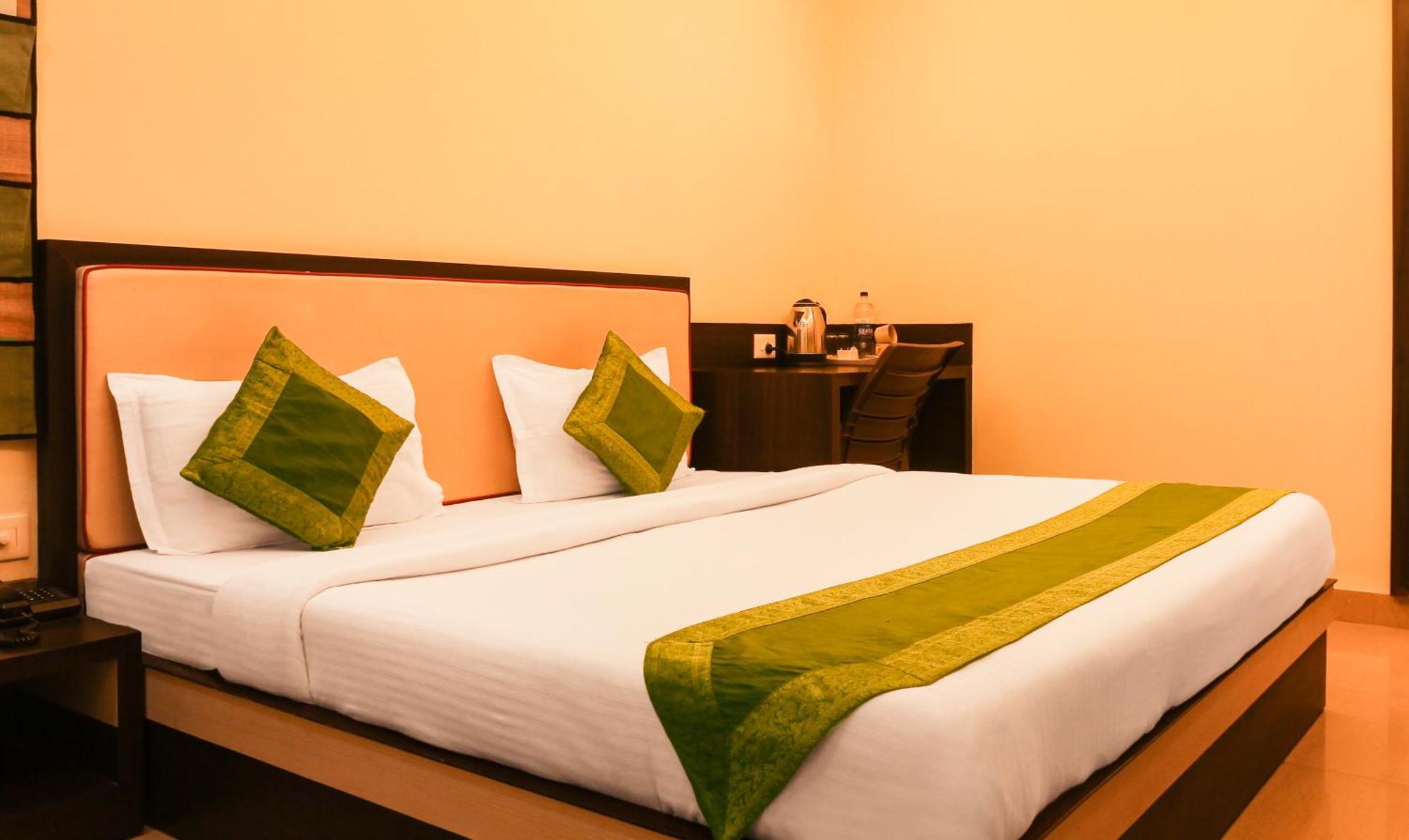 Hotel Janki International Sigra 2 Km From Kashi Vishwanath Temple พาราณสี ภายนอก รูปภาพ
