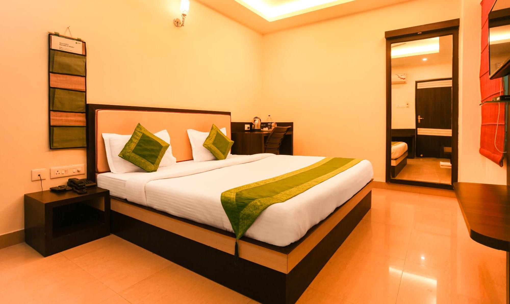 Hotel Janki International Sigra 2 Km From Kashi Vishwanath Temple พาราณสี ภายนอก รูปภาพ