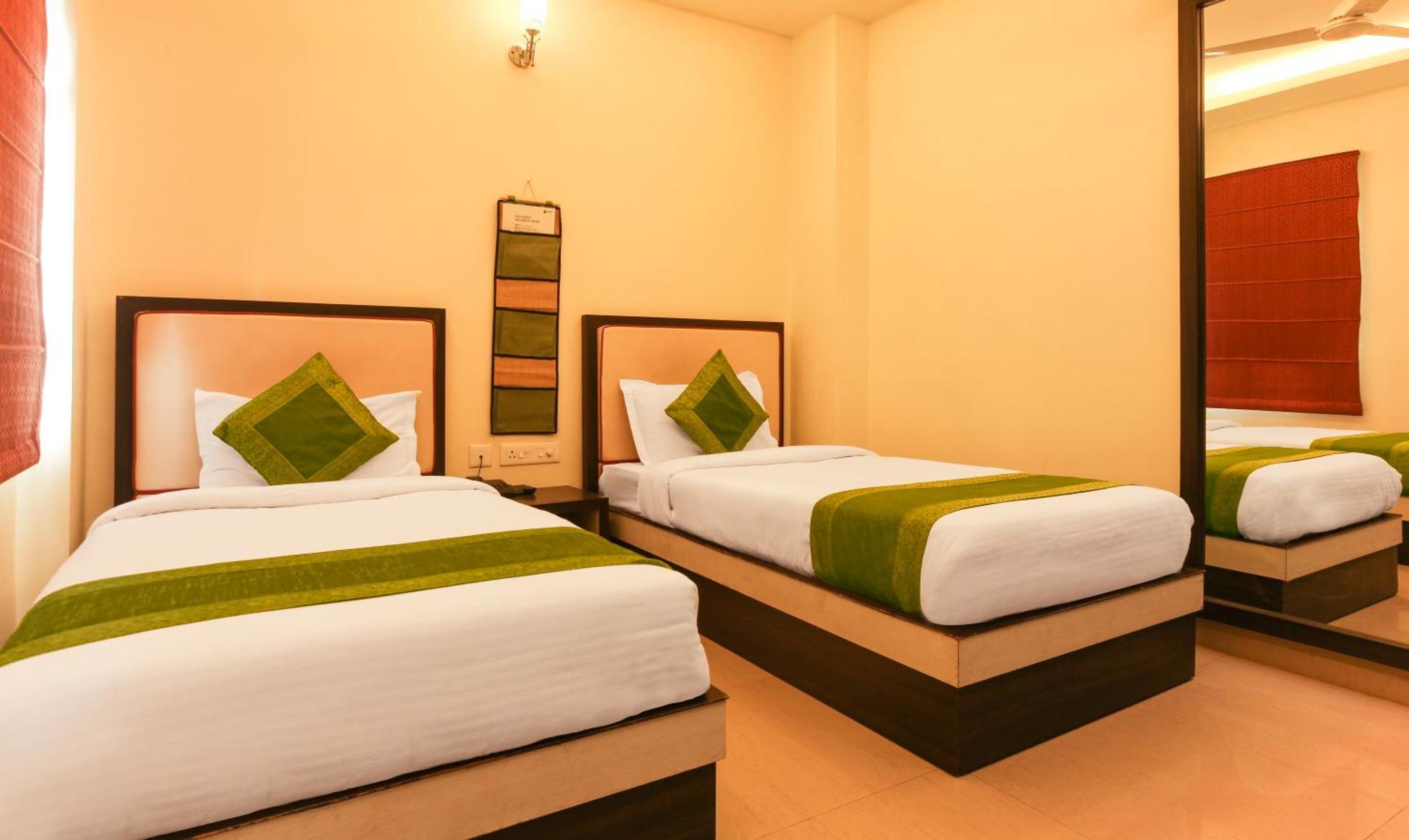 Hotel Janki International Sigra 2 Km From Kashi Vishwanath Temple พาราณสี ภายนอก รูปภาพ