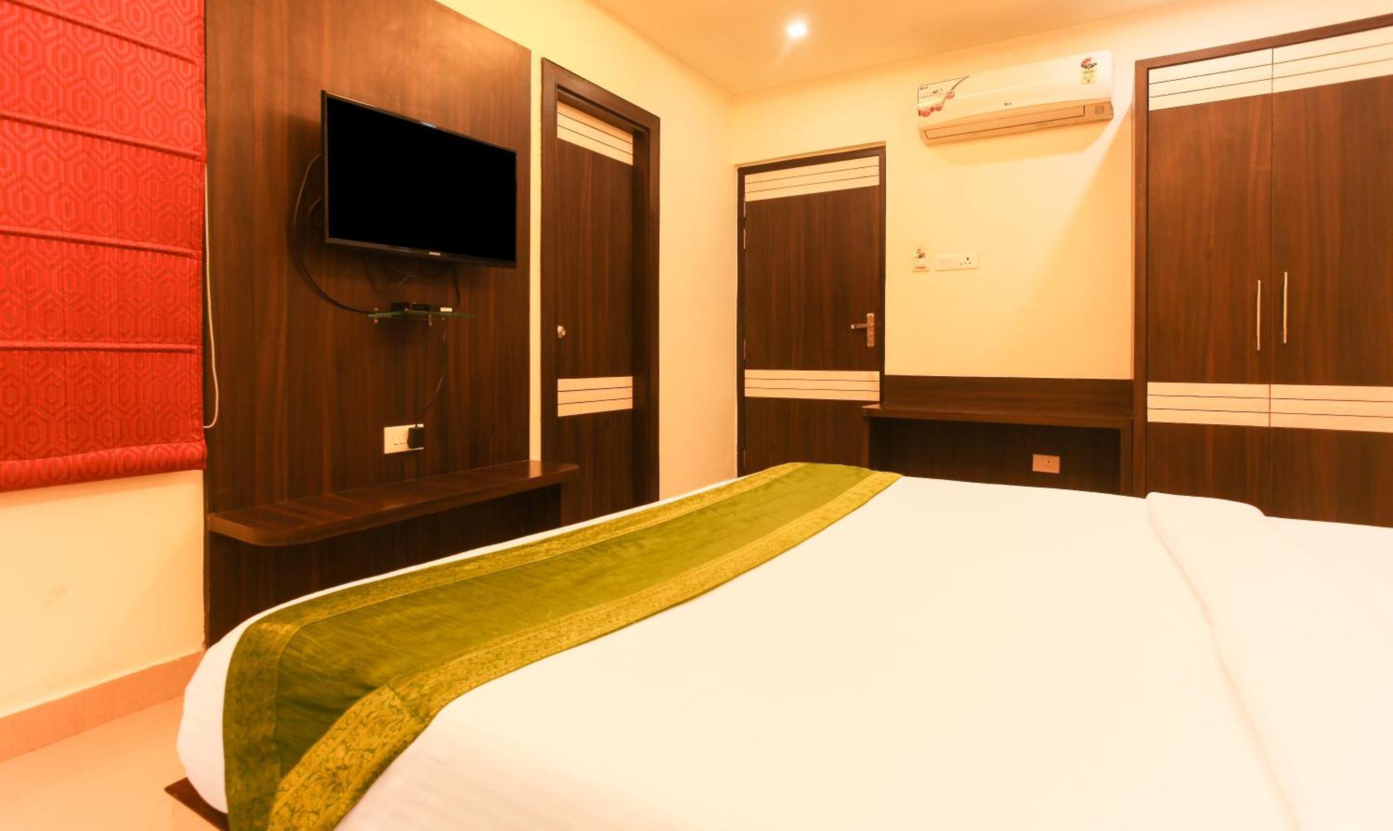 Hotel Janki International Sigra 2 Km From Kashi Vishwanath Temple พาราณสี ภายนอก รูปภาพ