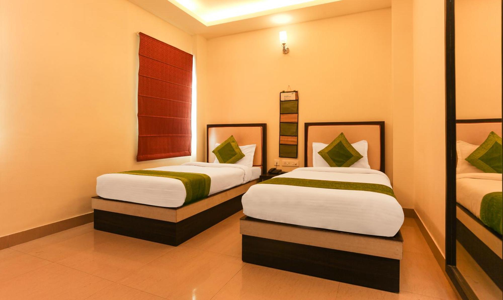 Hotel Janki International Sigra 2 Km From Kashi Vishwanath Temple พาราณสี ภายนอก รูปภาพ