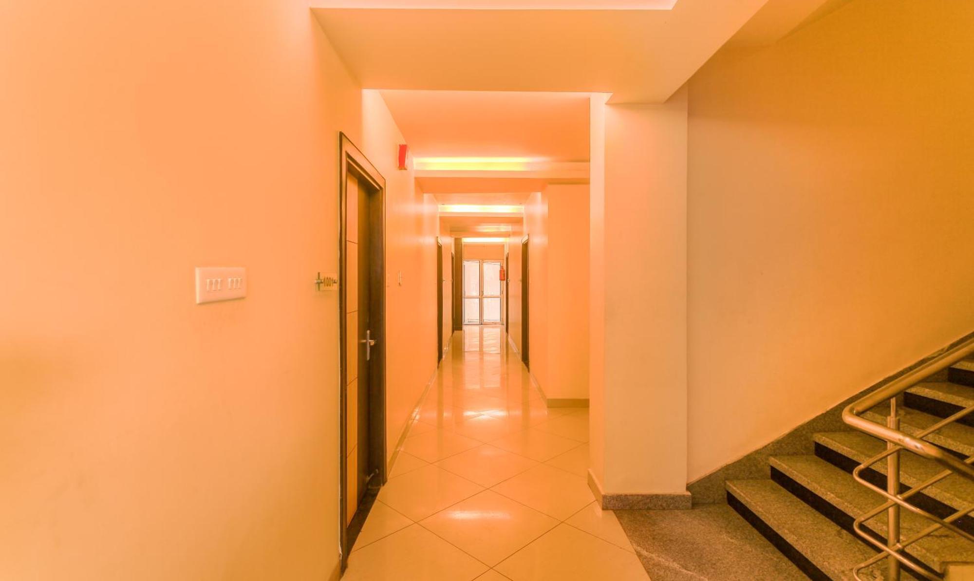 Hotel Janki International Sigra 2 Km From Kashi Vishwanath Temple พาราณสี ภายนอก รูปภาพ