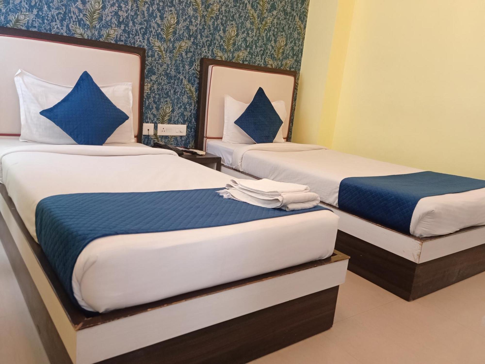 Hotel Janki International Sigra 2 Km From Kashi Vishwanath Temple พาราณสี ภายนอก รูปภาพ
