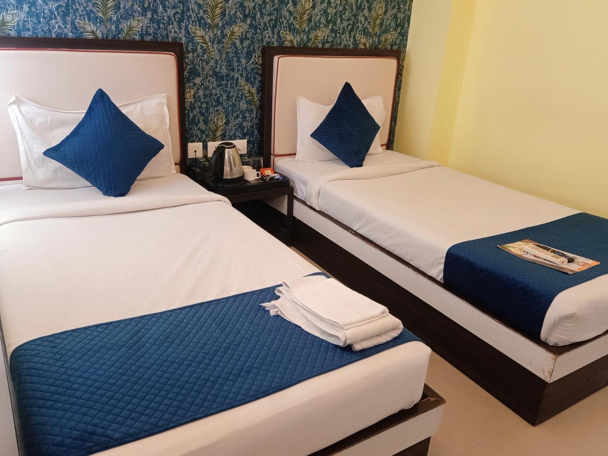 Hotel Janki International Sigra 2 Km From Kashi Vishwanath Temple พาราณสี ภายนอก รูปภาพ