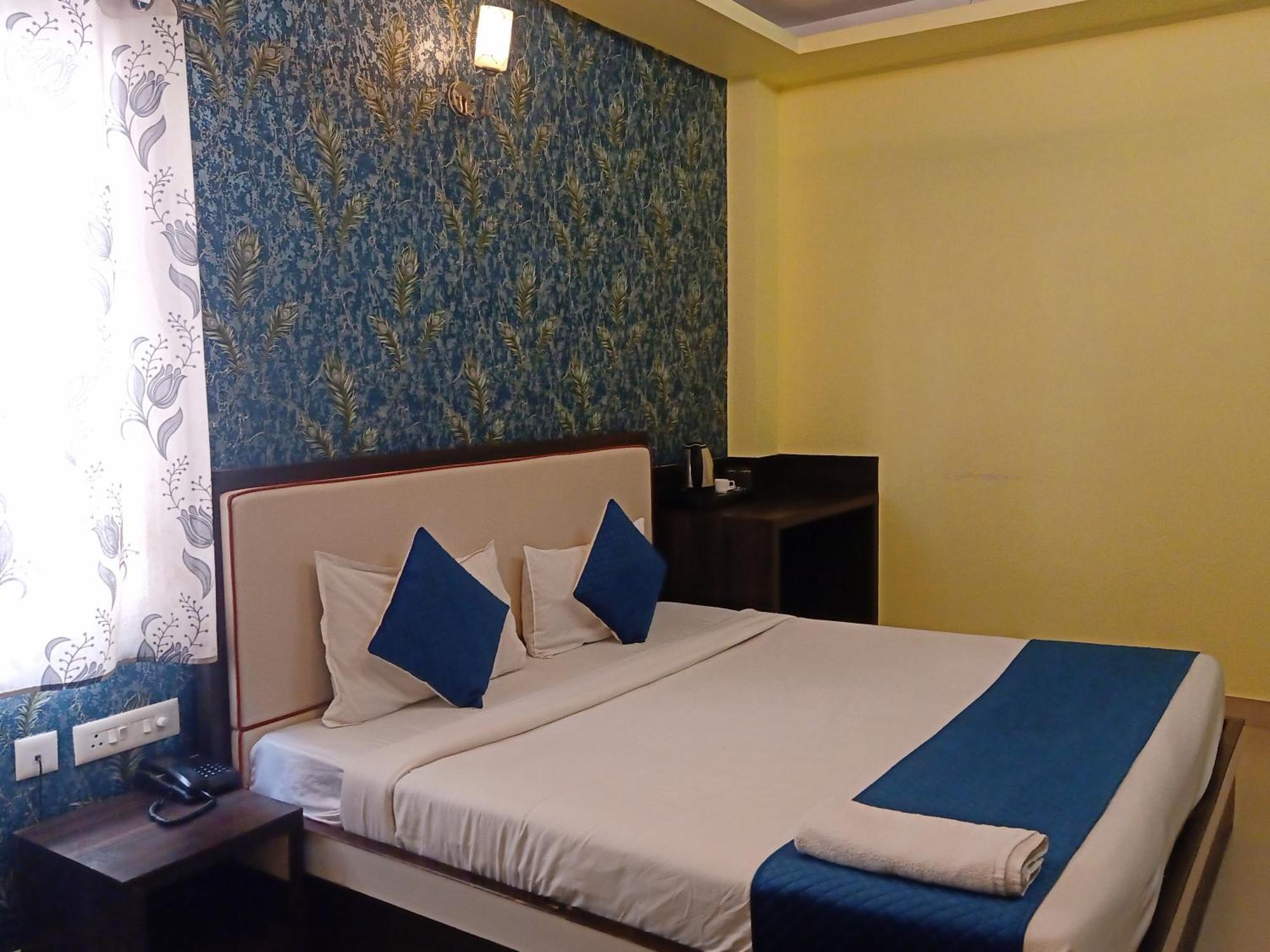 Hotel Janki International Sigra 2 Km From Kashi Vishwanath Temple พาราณสี ภายนอก รูปภาพ