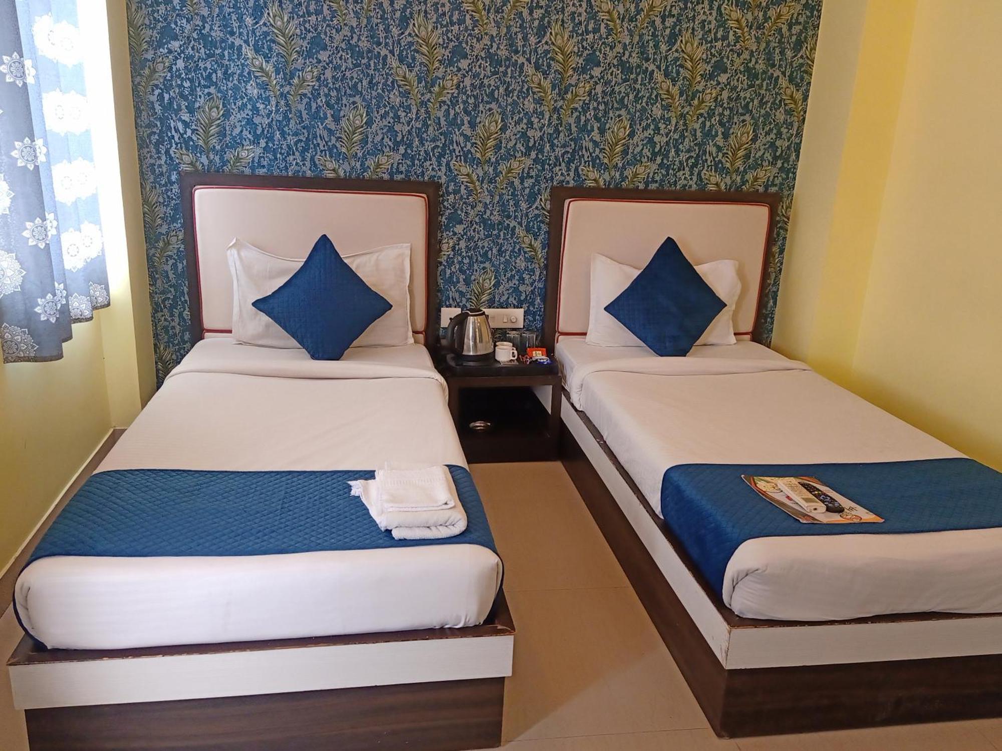Hotel Janki International Sigra 2 Km From Kashi Vishwanath Temple พาราณสี ภายนอก รูปภาพ