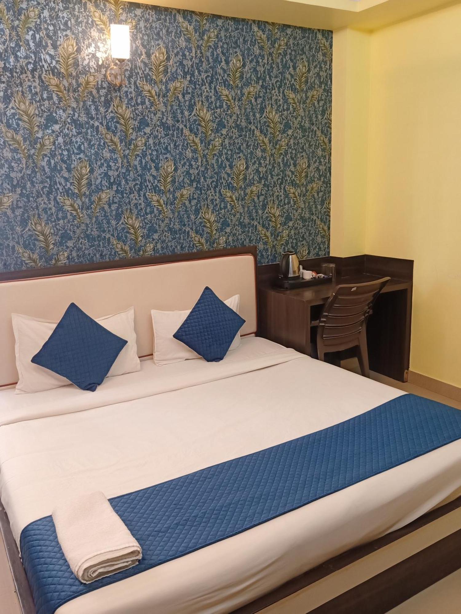 Hotel Janki International Sigra 2 Km From Kashi Vishwanath Temple พาราณสี ภายนอก รูปภาพ
