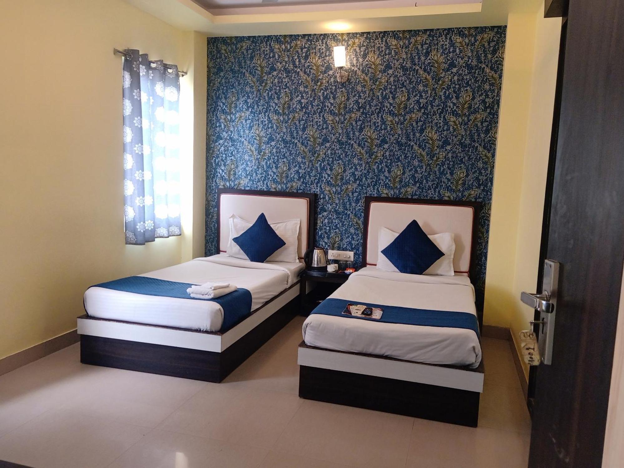 Hotel Janki International Sigra 2 Km From Kashi Vishwanath Temple พาราณสี ภายนอก รูปภาพ